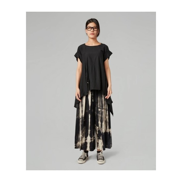 CAMISETA NEGRA IRREGULAR...