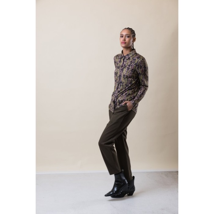 CAMISA CON ESTAMPADO ROSA