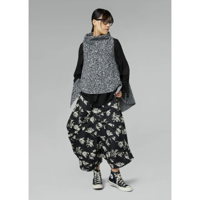 CHALECO DE CUELLO ALTO GRIS