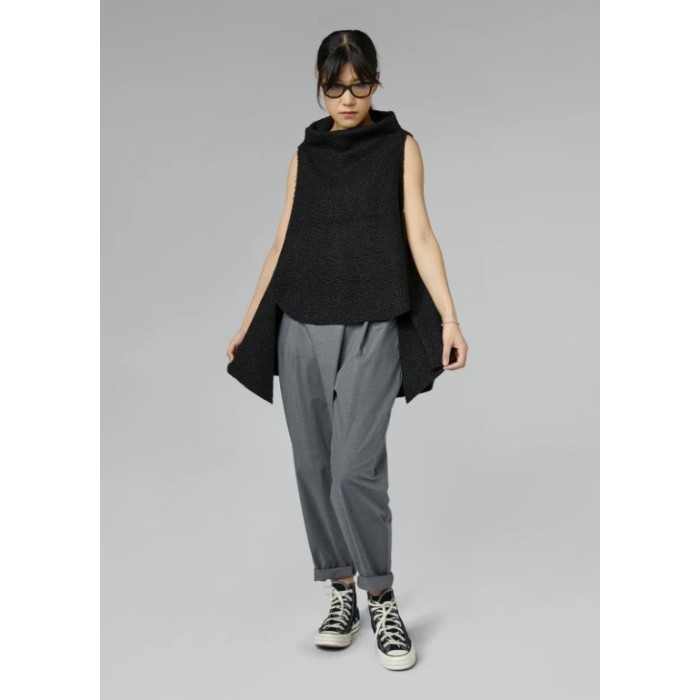 CHALECO DE CUELLO ALTO NEGRO