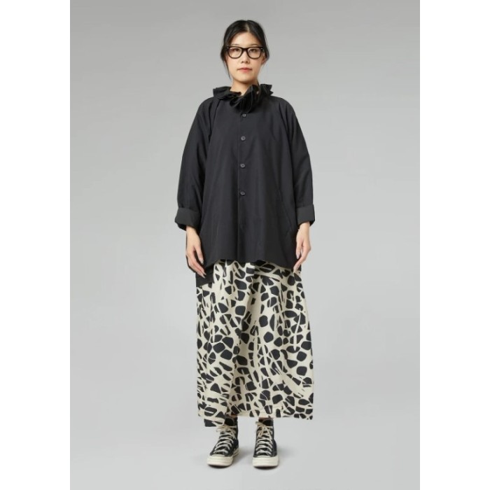 CHAQUETA CON VOLANTE EN EL...