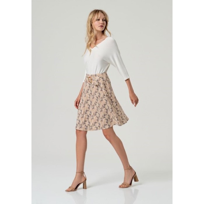 FALDA CORTA CON ESTAMPADO...