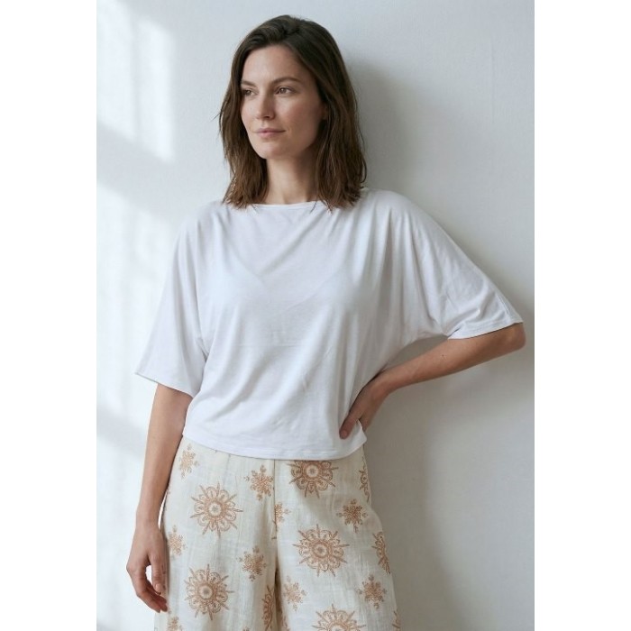 CAMISETA DE MANGA CORTA...