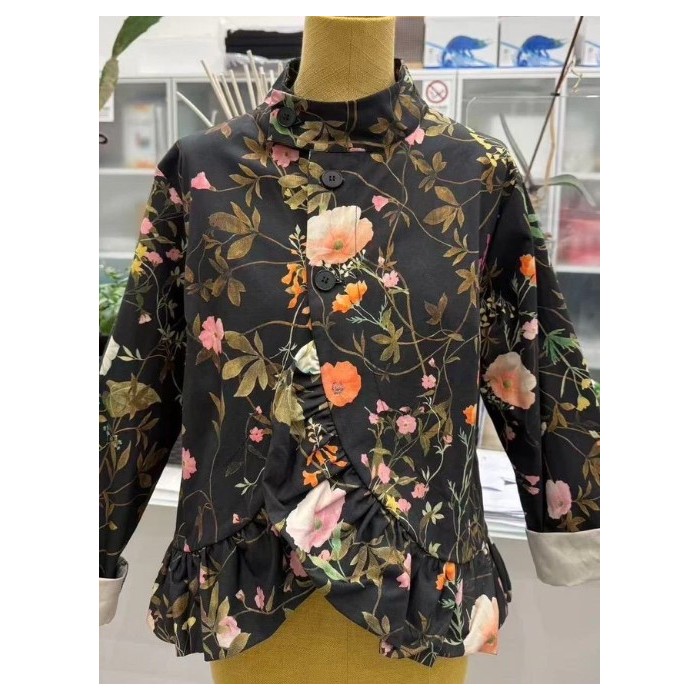 CHAQUETA CON VOLANTE CON...