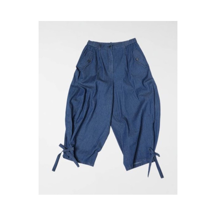 PANTALÓN VAQUERO CON CINTAS...