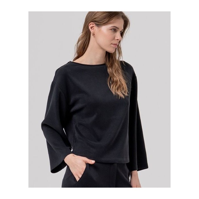 CAMISETA AMPLIA CON ESCOTE...
