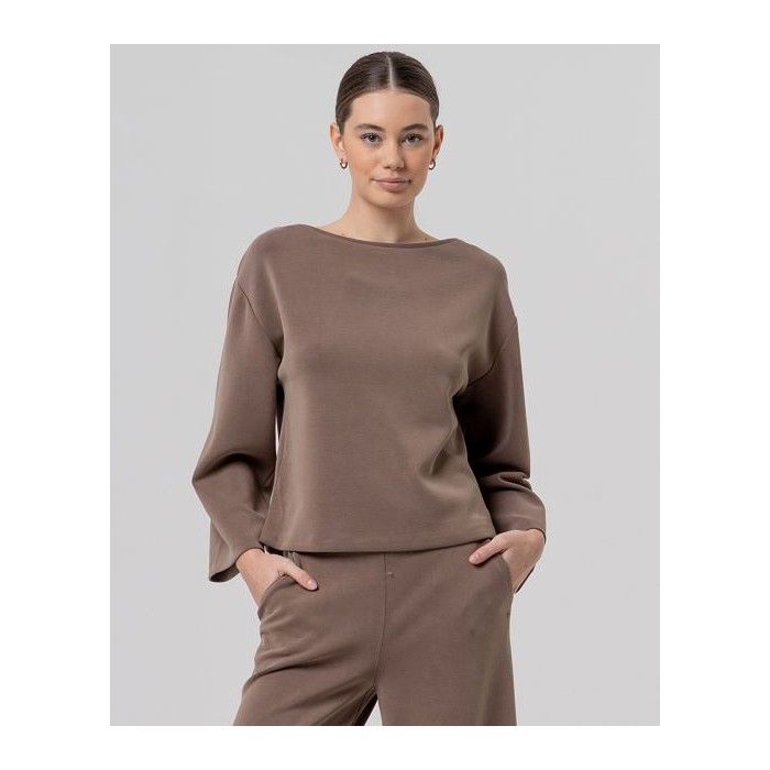 CAMISETA AMPLIA CON ESCOTE...