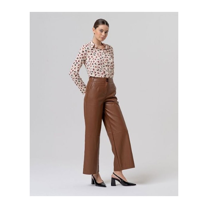PANTALÓN RECTO Y ANCHO CAMEL