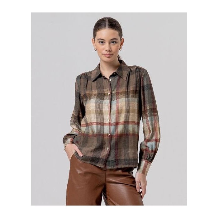 CAMISA CON FRUNCES EN LOS...