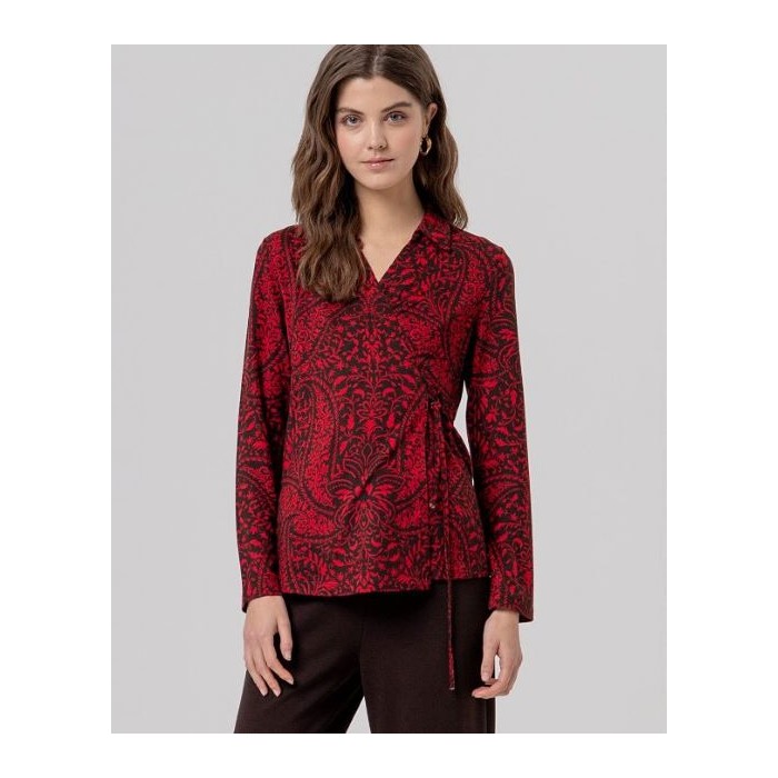 CAMISA CON ESCOTE CRUZADO...