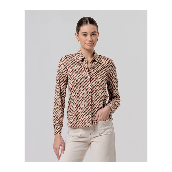 CAMISA CON ESTAMPADO...