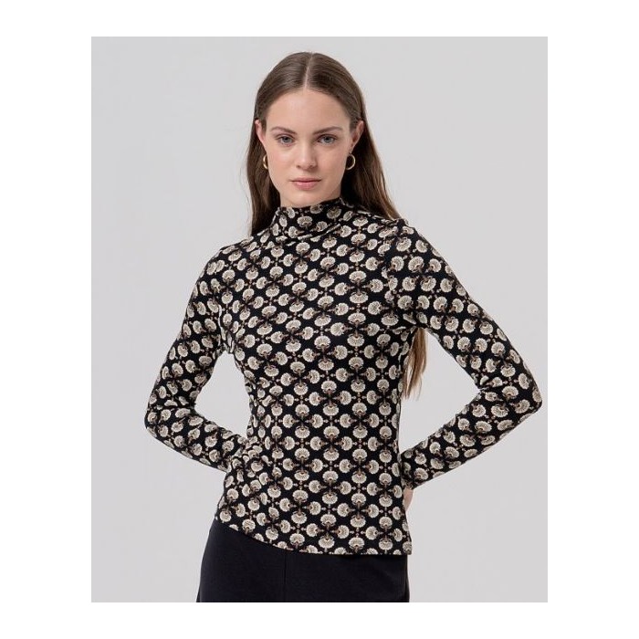 CAMISETA CUELLO ALTO CON...