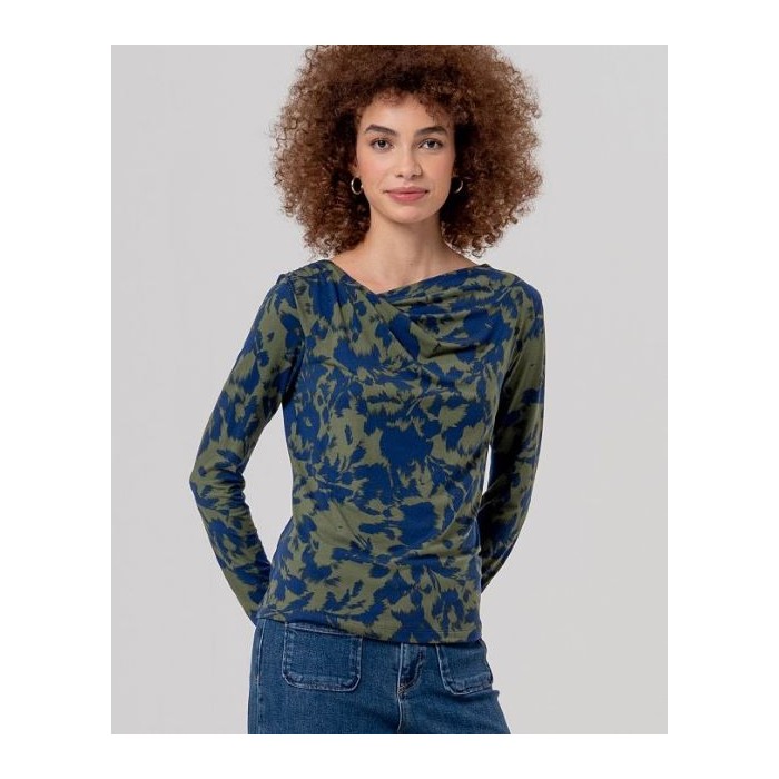 CAMISETA CON CUELLO...